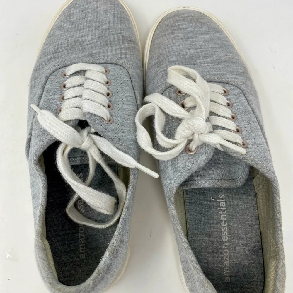 Women’s Gray Casual Sneakers with White Laces Size 7